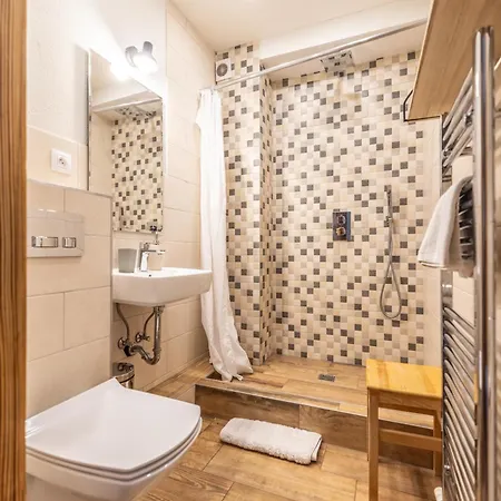 Family Tree Apartment *